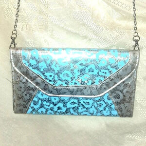 Fashion Clutch Purse Shiny Leopard Print Silver/Blue With Chain Strap NWOT